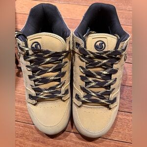 DVS men’s Skate Shoes Tan and Black Men's Shoes size 9